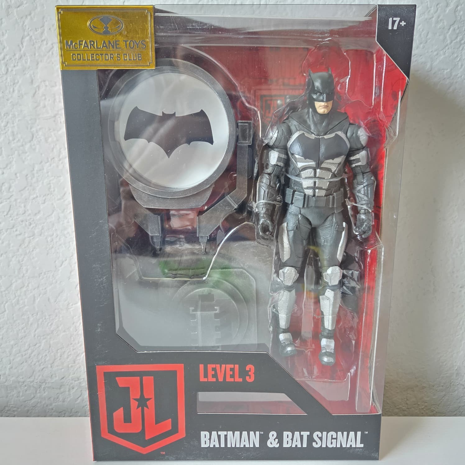 McFarlane Toys DC Multiverse Collector&rsquo;s Club Justice League Batman & Batsignal