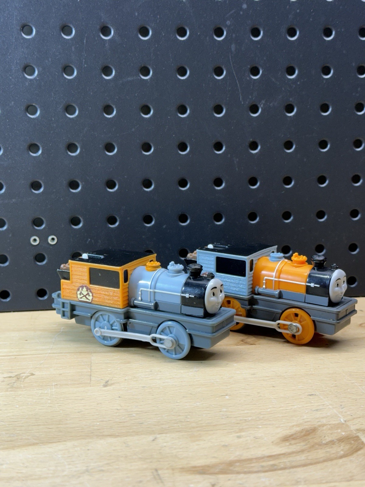 Thomas & Friends – Trackmaster Motorized Train Engine Bash Dash Lot Mattel