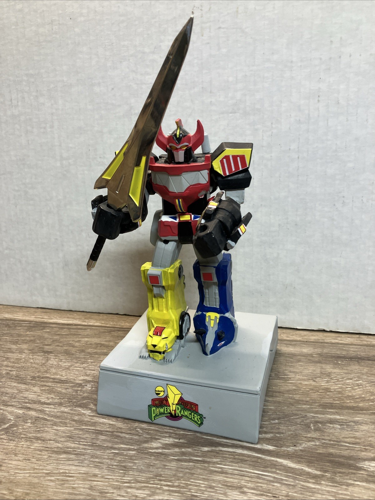 Power Ranger Megazord 8&Prime; Figurine Statue Surreal Entertainment w/ Diecast Sword