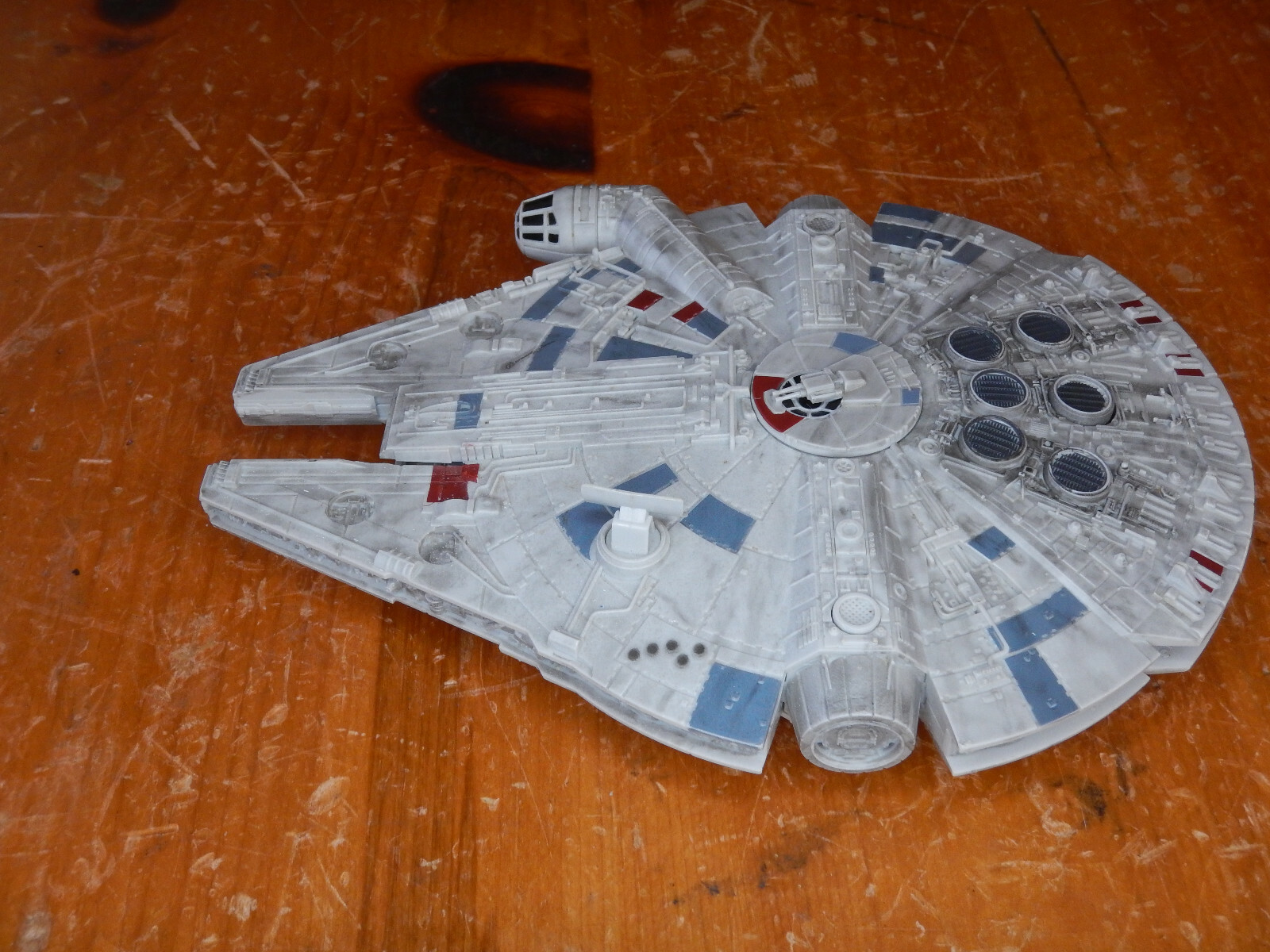 Star Wars Millennuml Falcon blue light and sound Electronic 8.5&Prime; x 6&Prime;