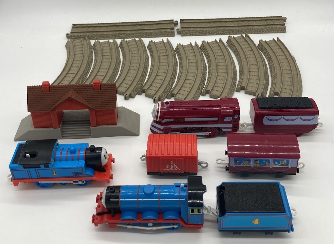 Thomas the Tank Engine Train Motorized Trackmaster Lot of Trains and Tracks Toys