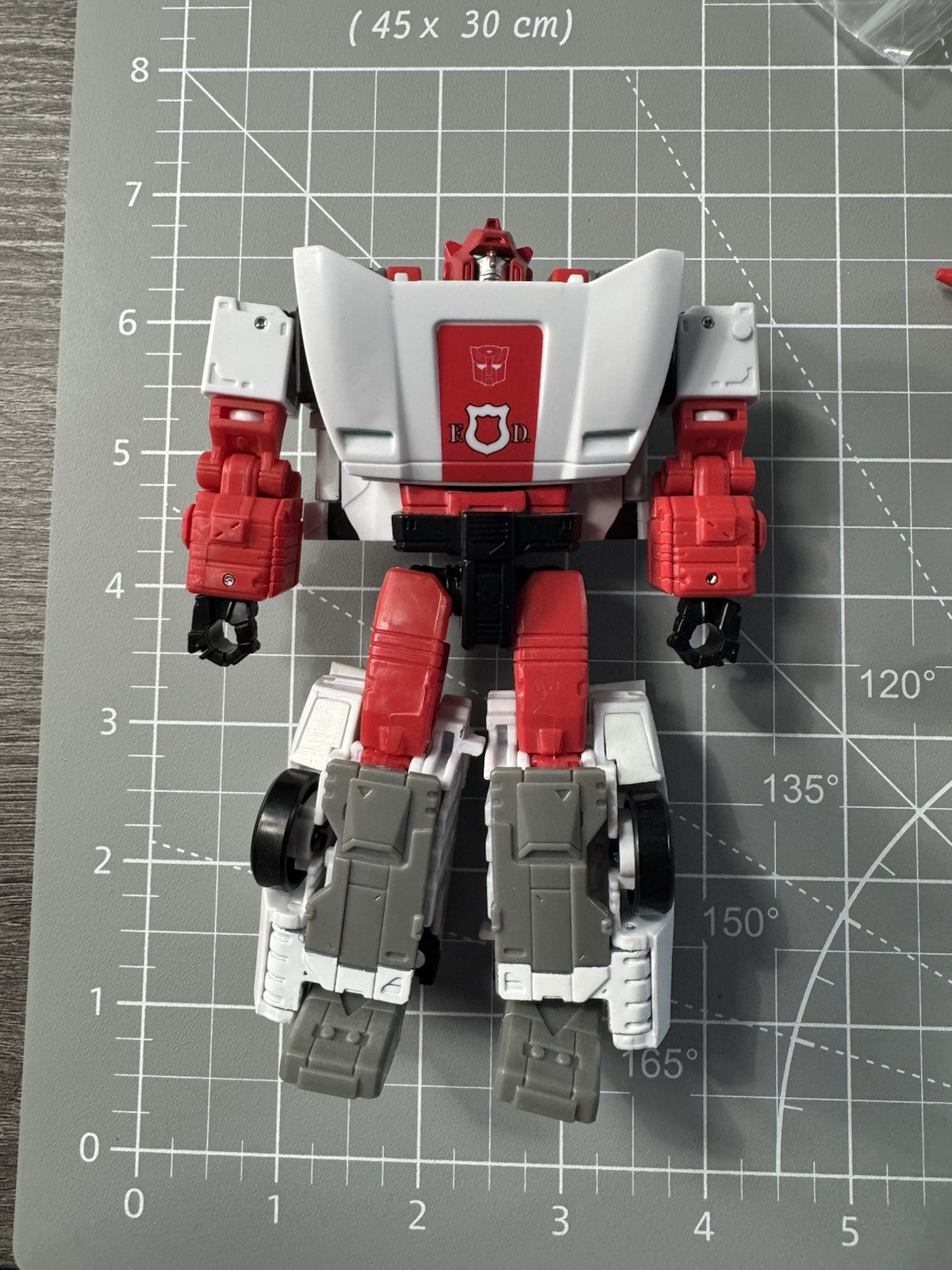 Transformers Kingdom Red Alert WFC Trilogy Deluxe Class Generations