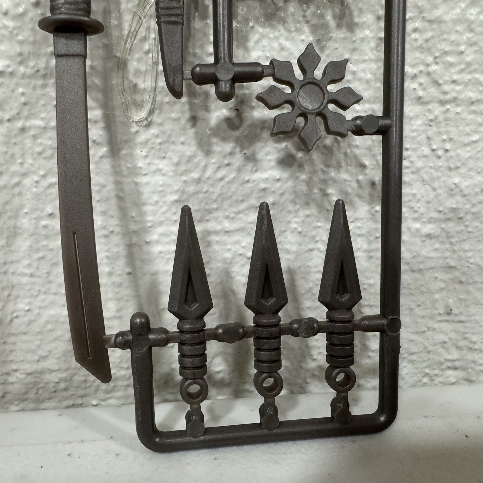 TMNT Leonardo Weapons Rack Gray Sprue Katana Kunai Shuriken Playmates Toys NEW