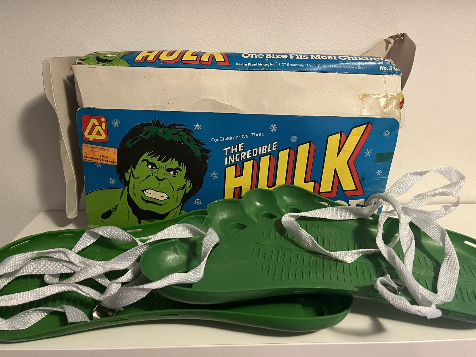 Vintage 1980 The Incredible Hulk Snow Shoes Carlin Playthings With Straps