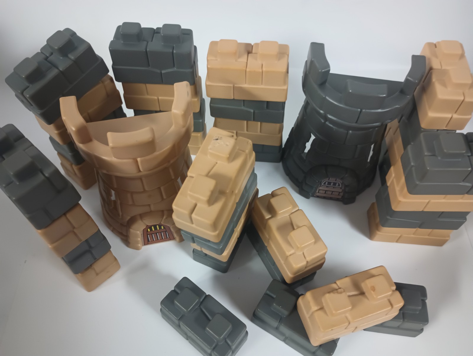 Crossbows & Catapults Walls Bricks Towers Tan Grey Gray Lot
