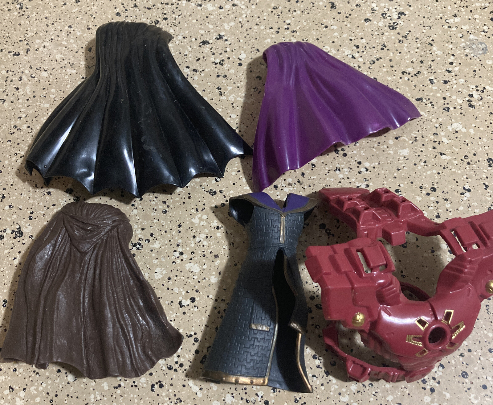 LOT OF 5 VARIOUS CAPES FOR ACTION FIGURES BLACK PURPLE BROWN RED ARMOR