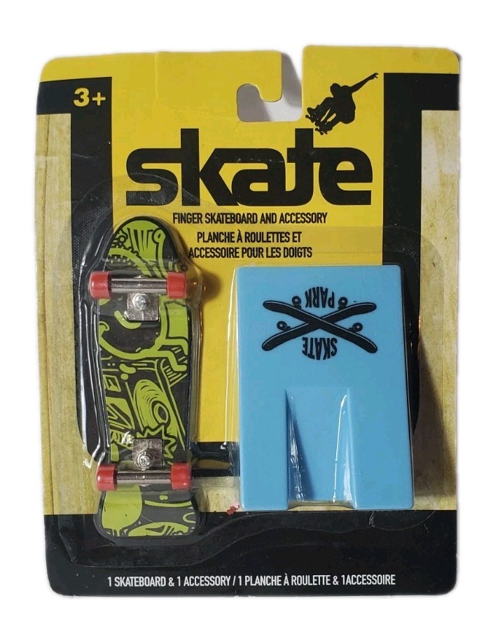 Finger Skateboard with Ramp for ages 6 and over (New)