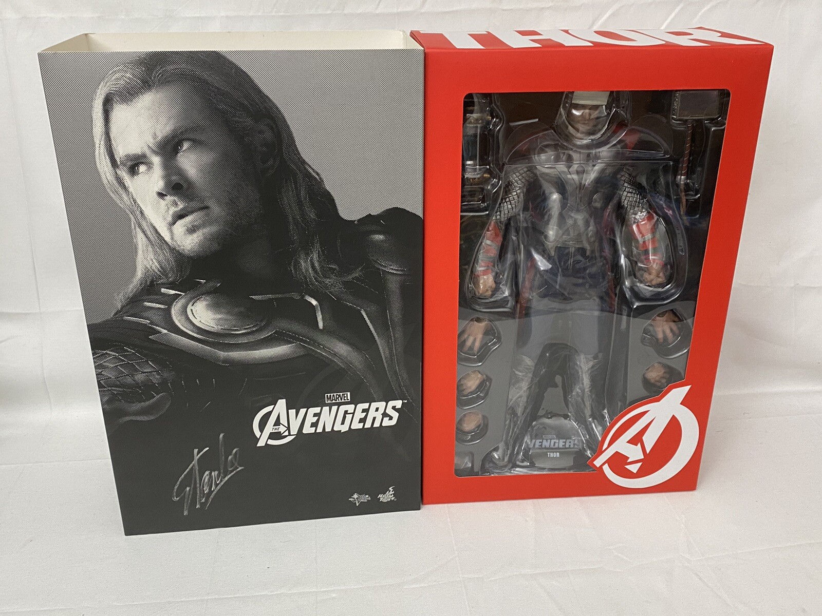 The Avengers Thor Action Figure MMS 175 Signed by Stan Lee Hot Toys 1/6 NIB COA