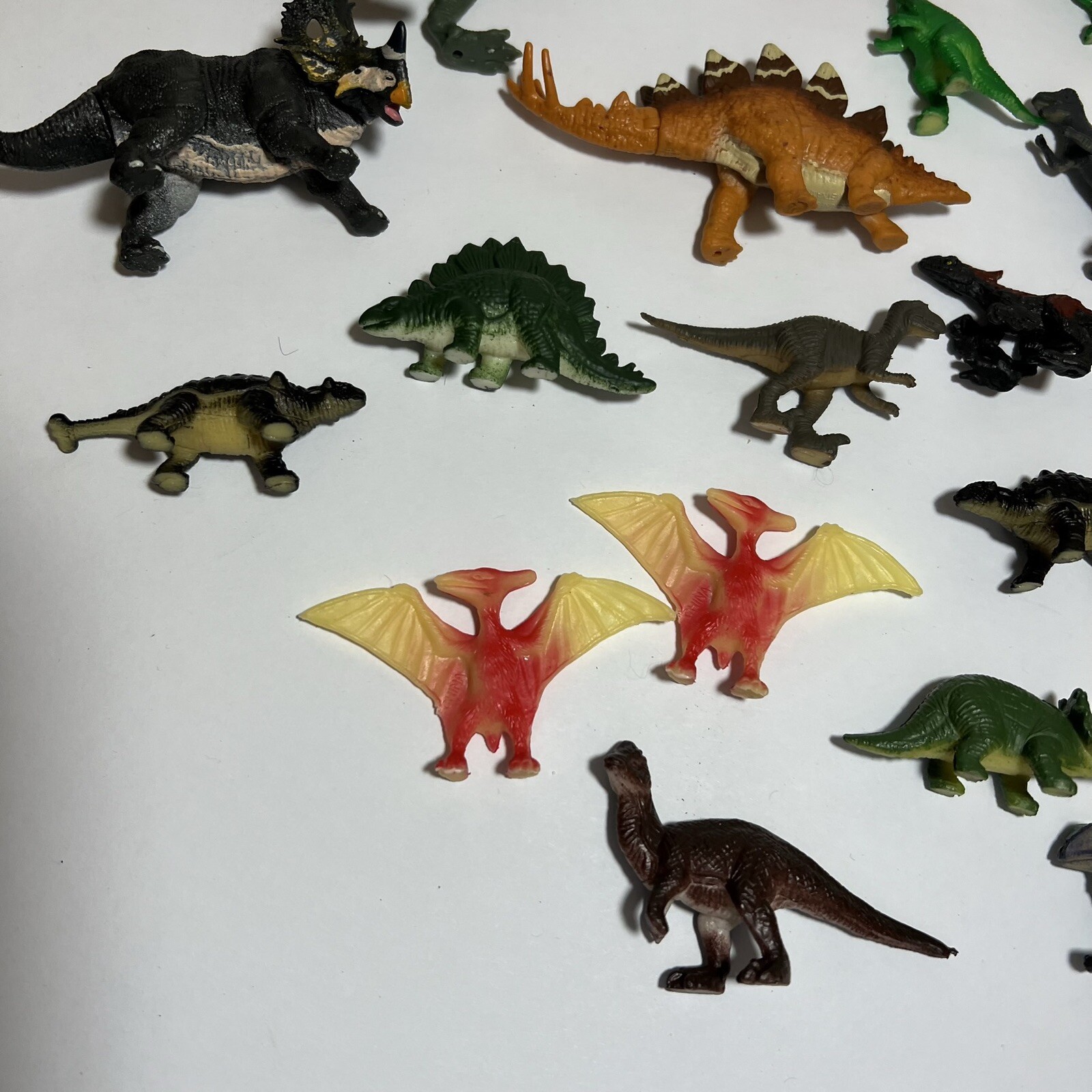 Unbranded Generic Dinosaur Small Plastic Figures Toy Lot of (37)