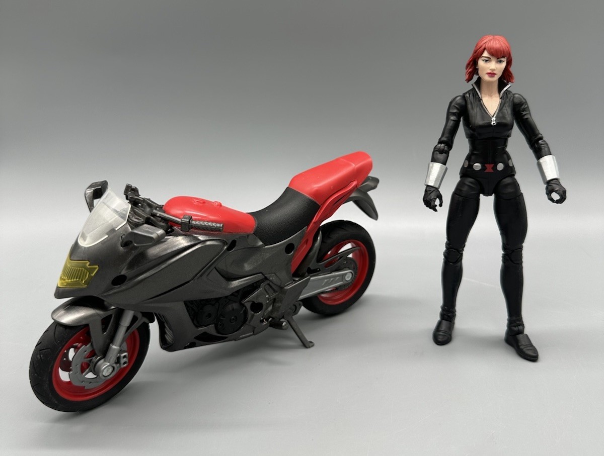 Marvel Legends Series Deluxe Riders Black Widow with Motorcycle