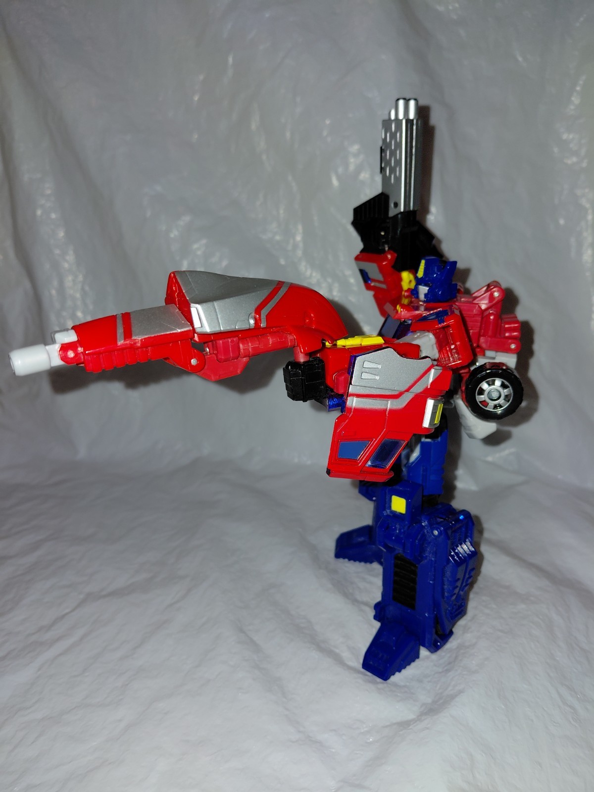 Used Transformers Classics Optimus Prime Complete 2006 Hasbro Voyager Class