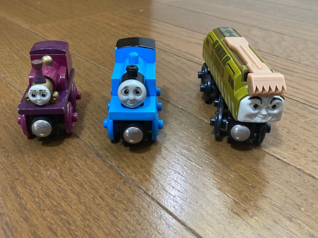 Thomas & Friends Wooden Thomas Train Set with Rails and Accessories Kit