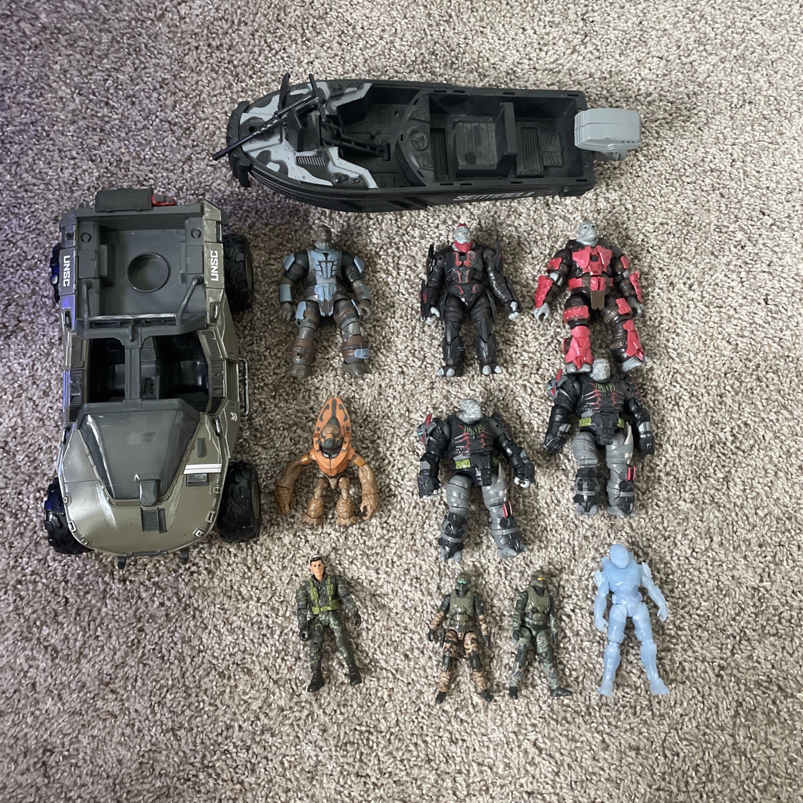Halo Action Figure Lot 3,4 Inch’s Including A Hummer And A Boat