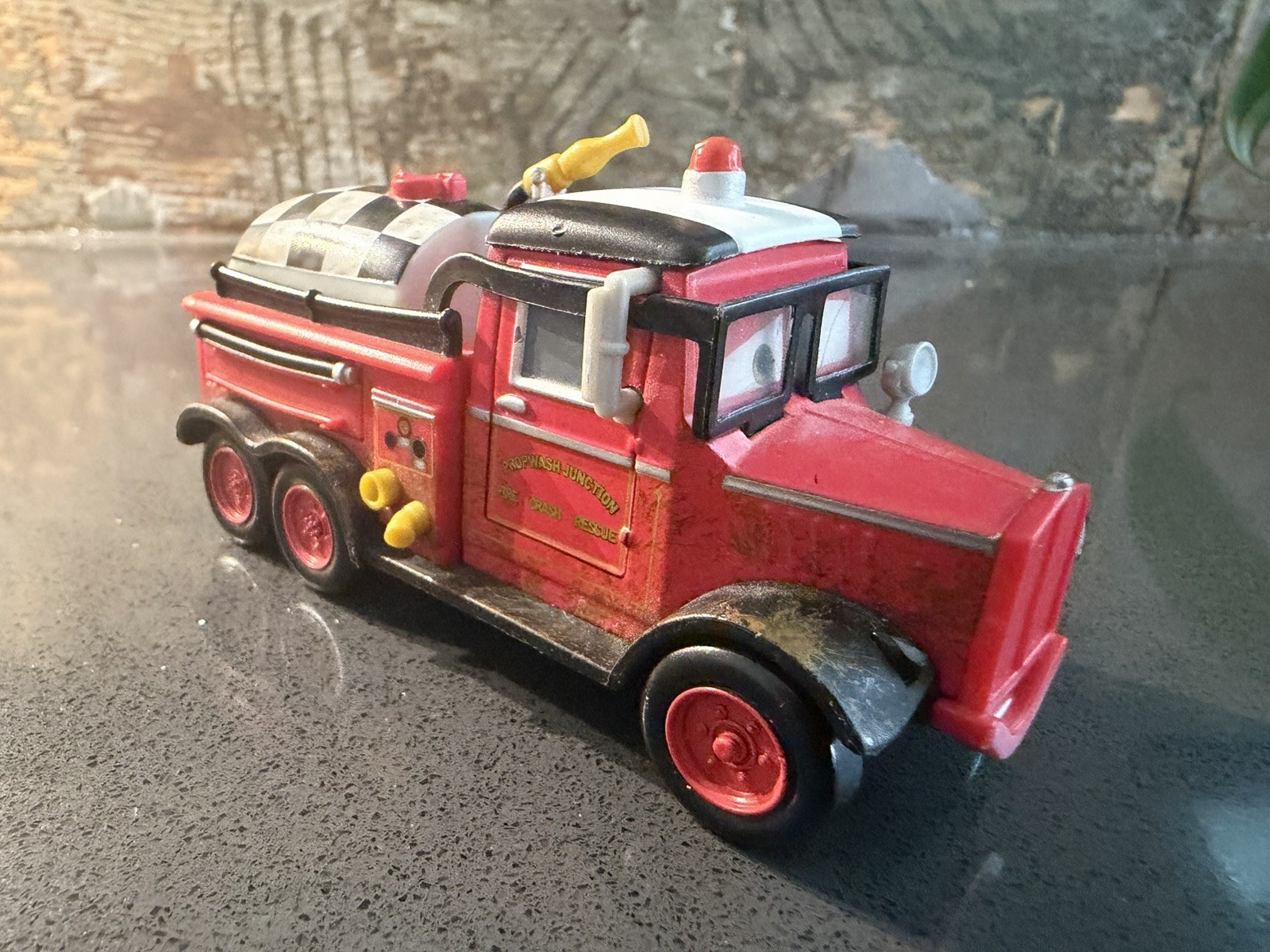 PLANES FIRE & RESCUE Mayday Propwash Junction Fire Truck Disney Die Cast Toy