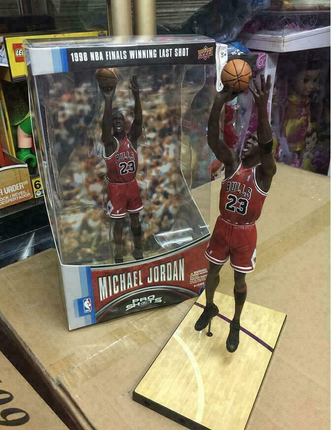 McFarlane Michael Jordan 1998 NBA Finals Winning Last Shot 8&Prime; Figure