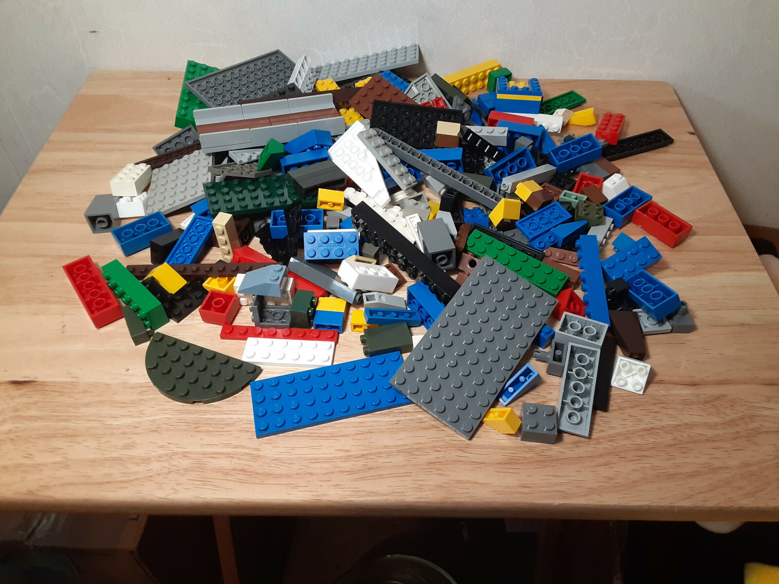 1 POUND OF RANDOM LEGO BLOCKS