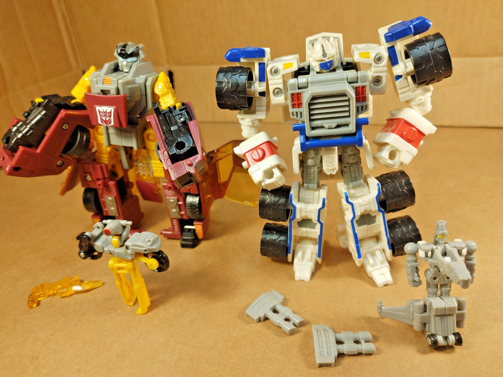 Transformers Universe Battle in a Box Ultra Magnus v Treadshot Complete Set 2004