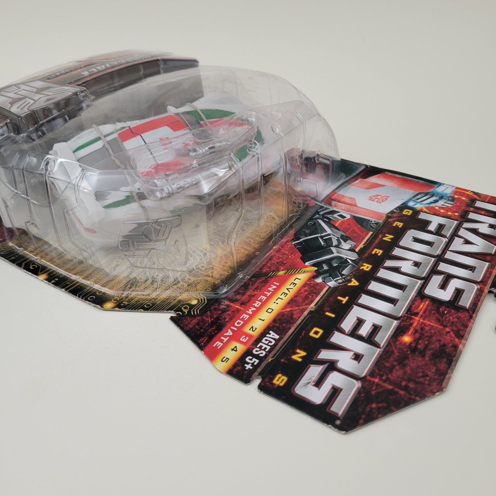 New/sealed Transformers Generations Wheeljack Autobot Wheel Jack Hasbro 2010