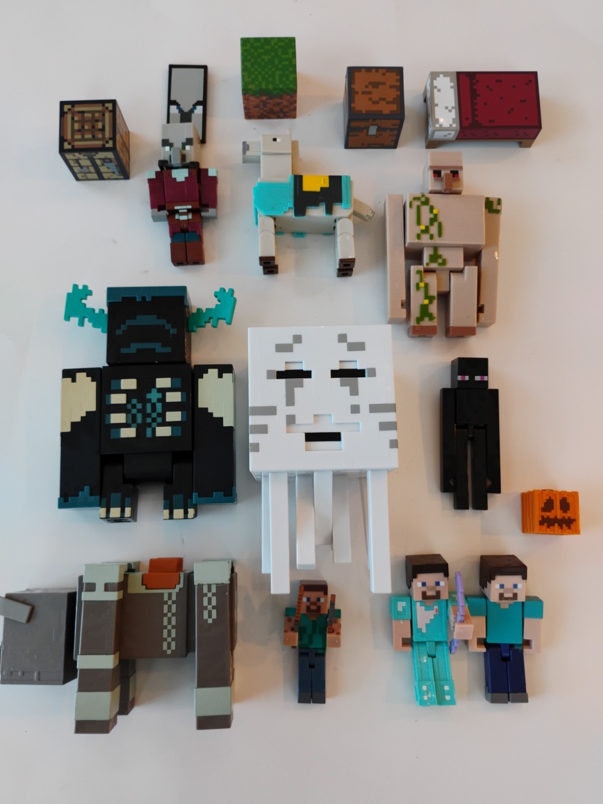 Minecraft Mixed Toy Lot Figures – 4 Large + 6 Firgures + 8 Accessories, Works!