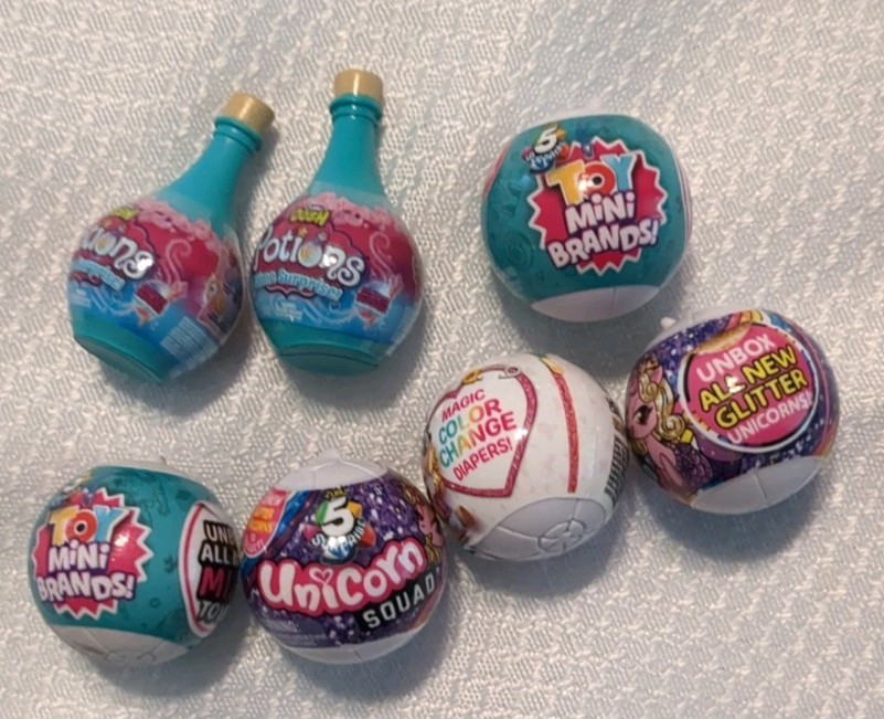 Zuru Mini Brands LOT 7 Unicorn Squad Rainbocorns Surprise Unbox Glitter Toys