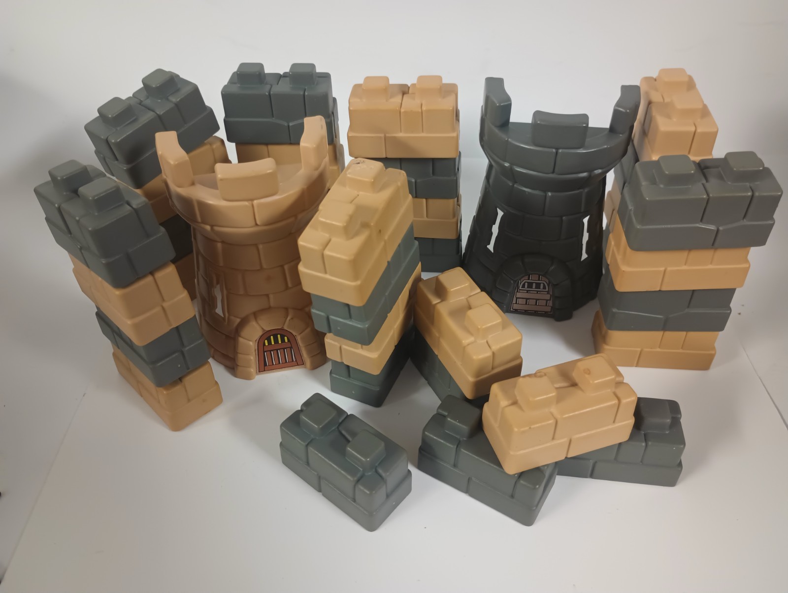 Crossbows & Catapults Walls Bricks Towers Tan Grey Gray Lot