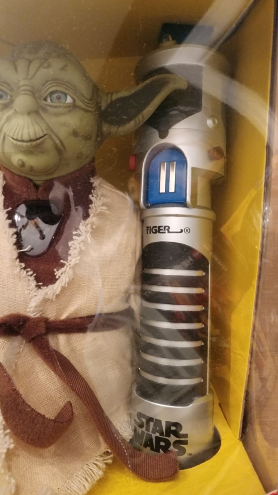 Tiger Electronics Hasbro Star Wars Interactive Yoda with Lightsaber – NEW IN BOX