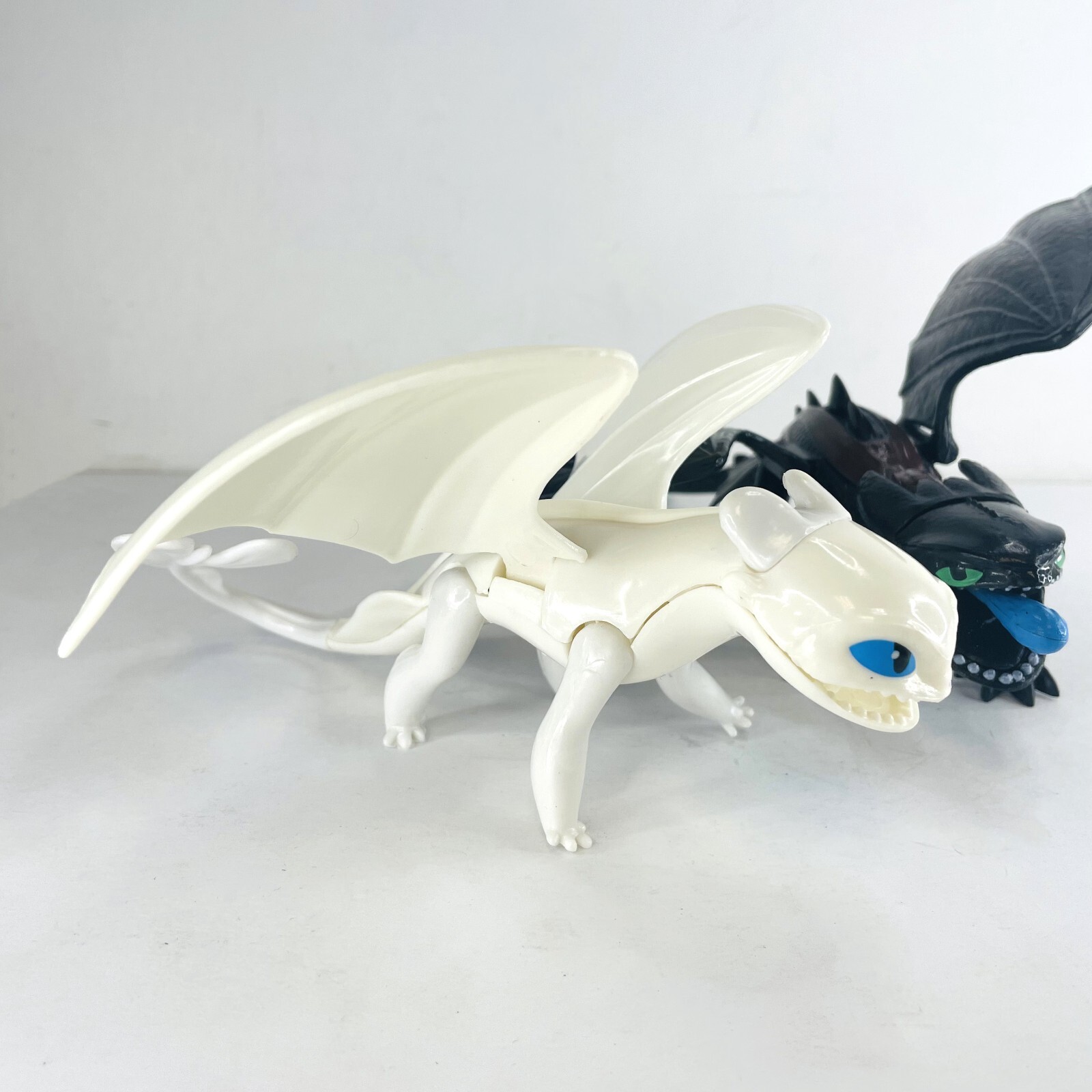 How to Train Your Dragon 9.5&Prime; Toothless and 6.7&Prime; Lightfury 2 Figures Set BULK
