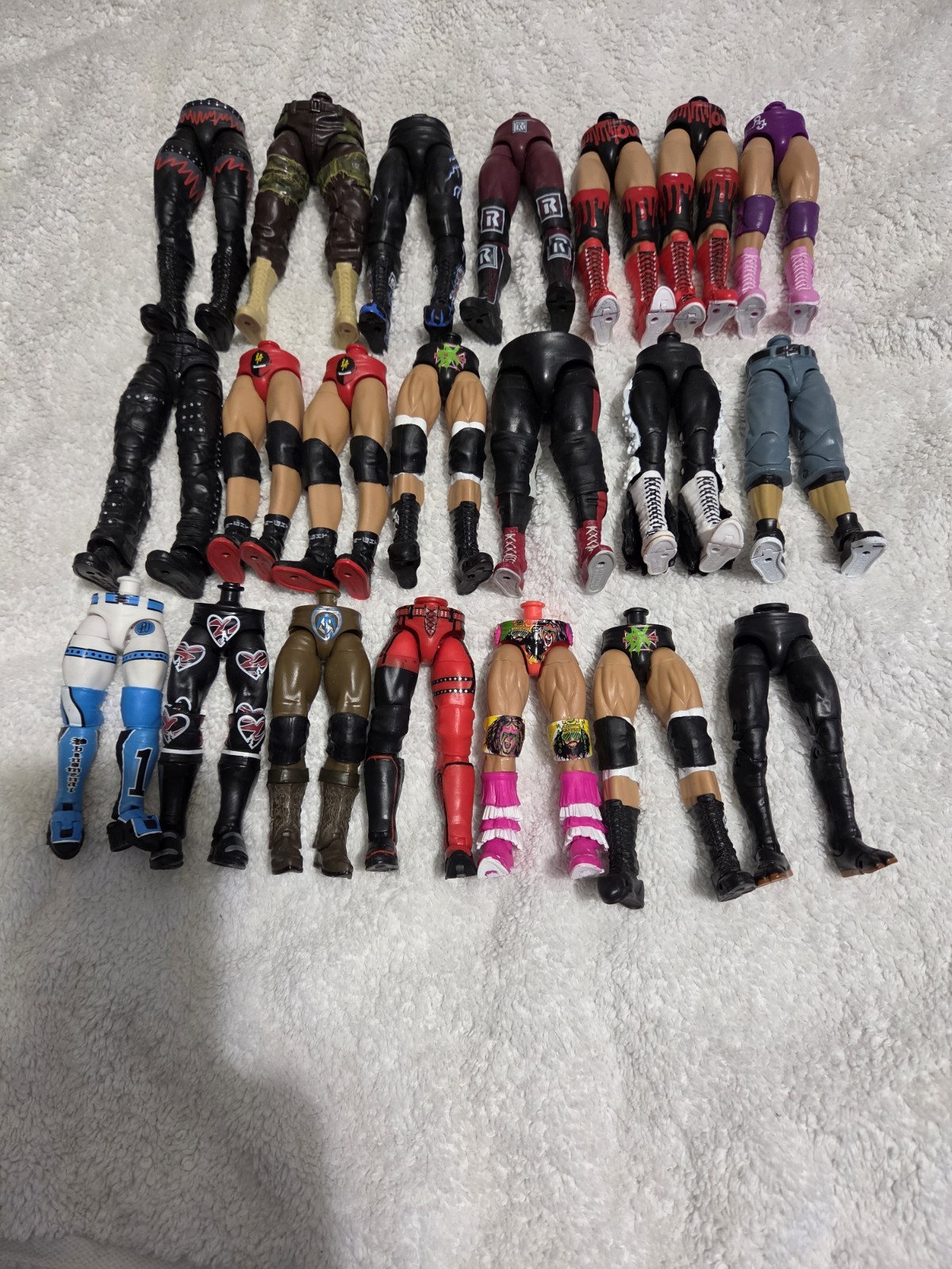 MATTEL WWE LOT OF PARTS, THIS ONE IS LOWER BODIES. LOT C