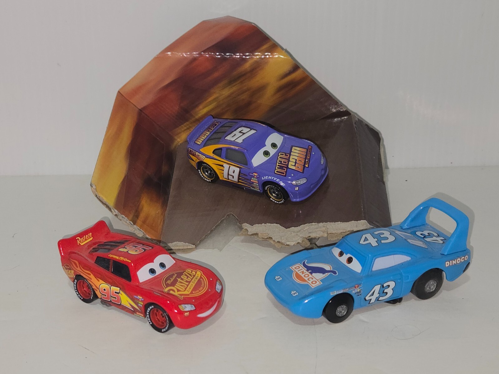 Disney Pixar Cars The King Motorized Y1304 + McQueen Resteze & Bobby Swift