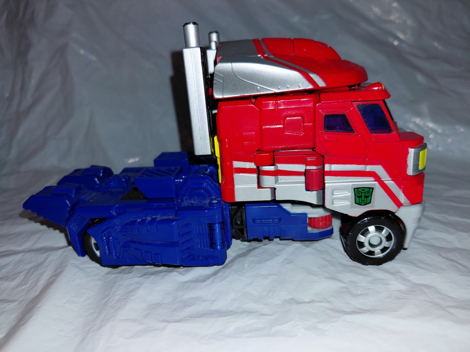 Used Transformers Classics Optimus Prime Complete 2006 Hasbro Voyager Class
