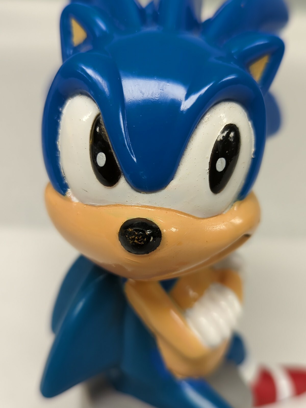 Vintage Sonic the Hedgehog hard plastic statue 5&Prime; (1993 Sega)