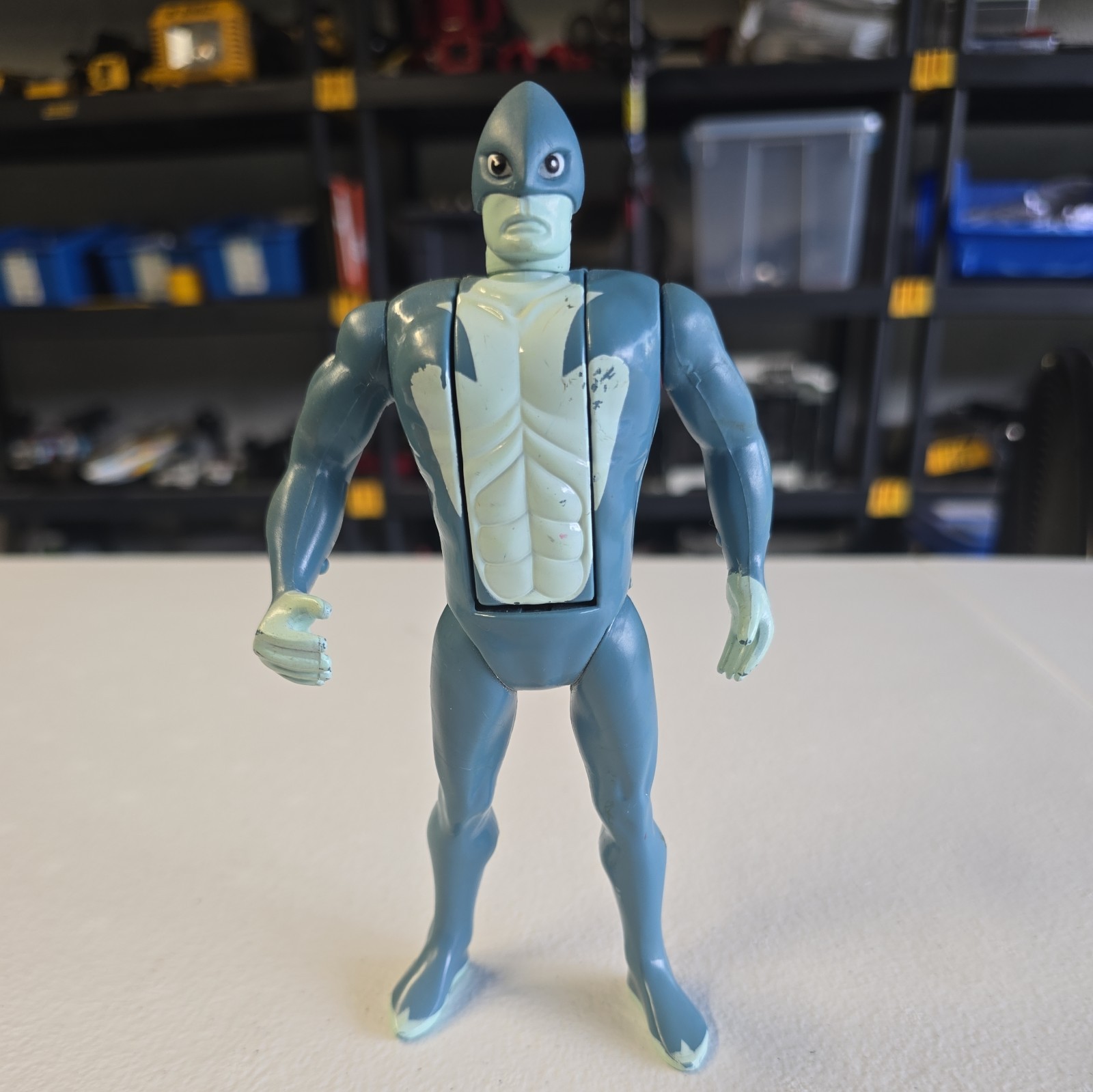 TIGERSHARKS MAKO 1986 Action Figure works great. vintage telepix clean
