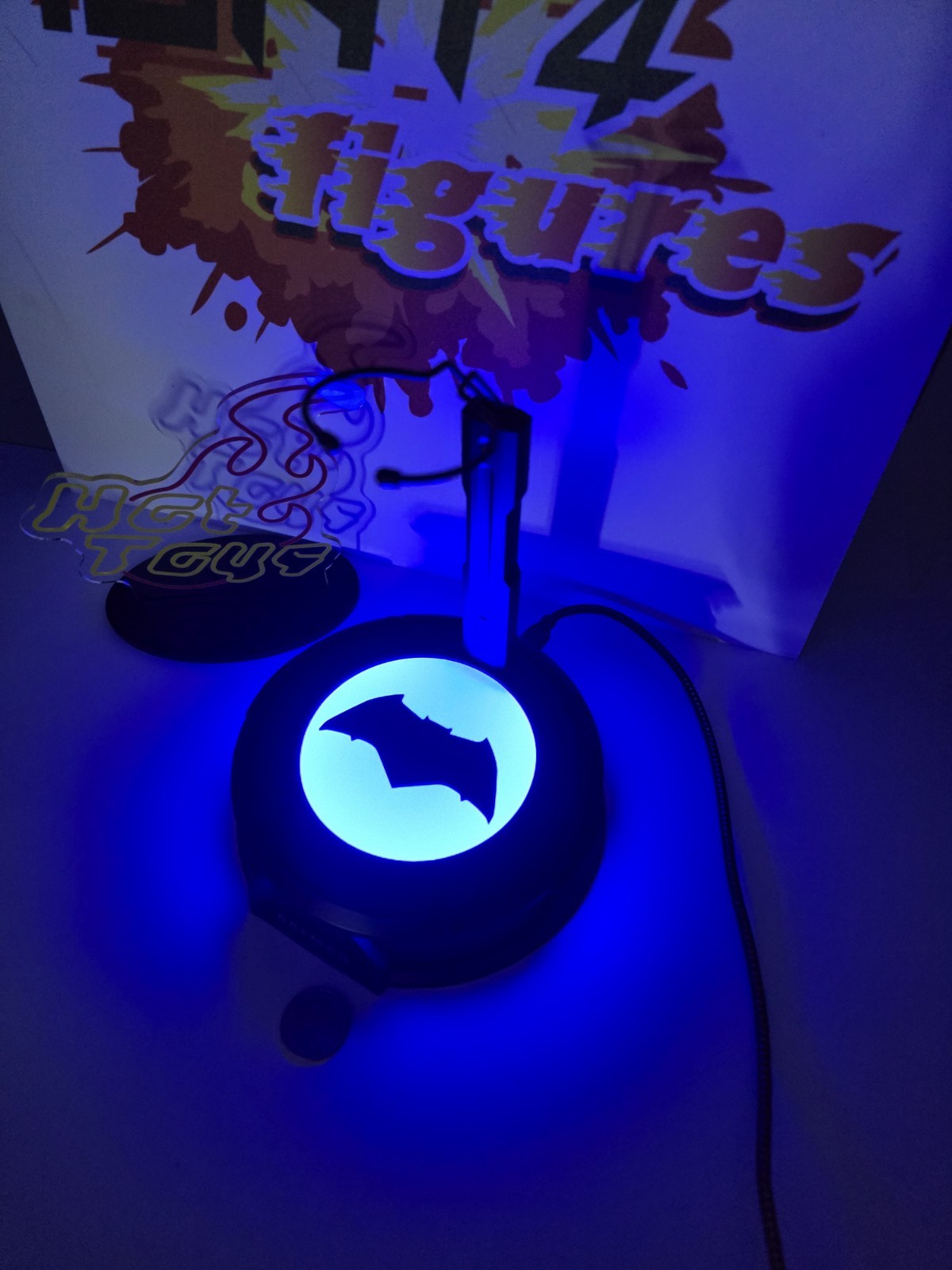 Hot Toys MMS703 BATMAN Flash 1/6 Action Figure&rsquo;s LED light up Base Stand Only