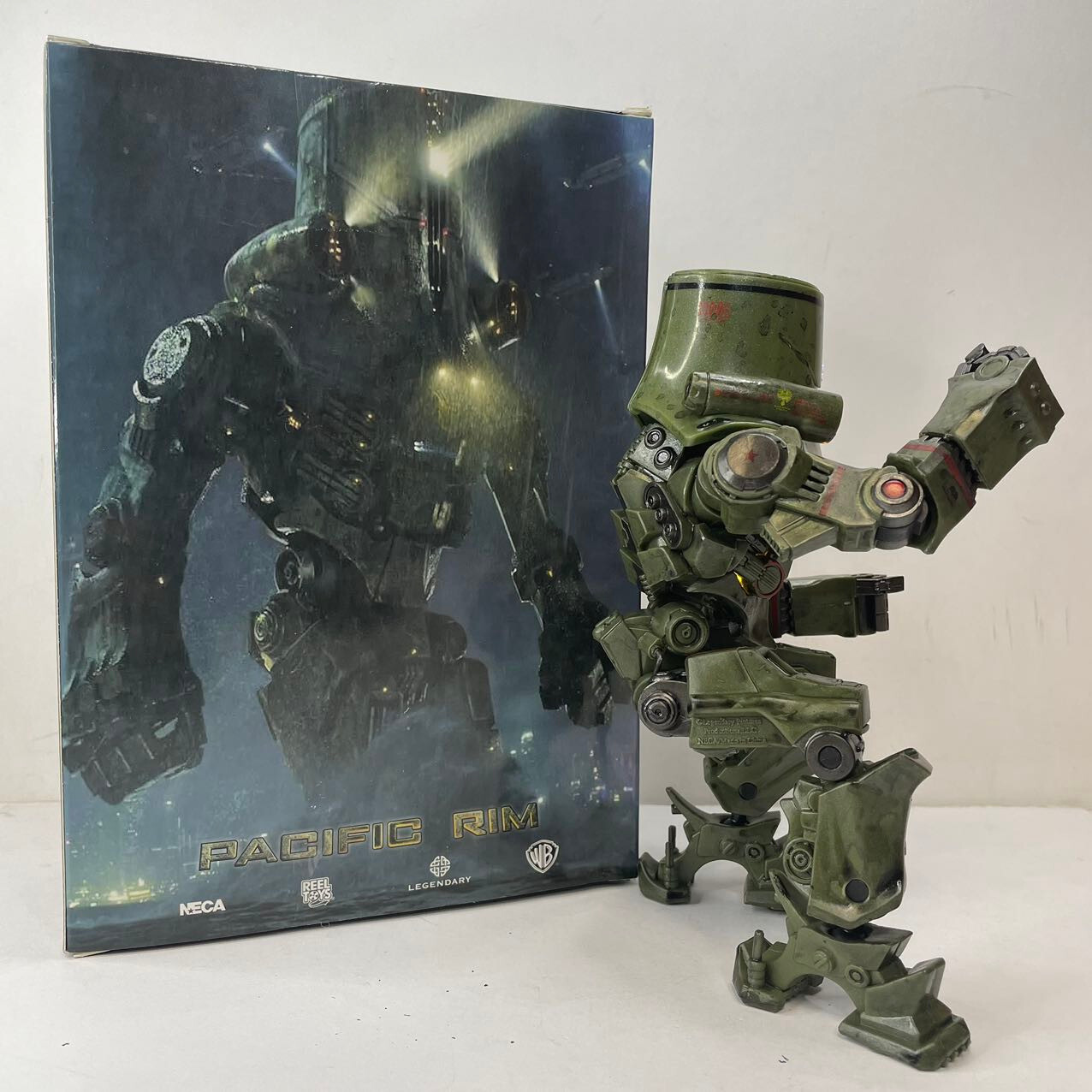 Cherno Alpha Jaeger 7&Prime; Movable Action Figure w/LED Toy Statue Pacific Rim in Box