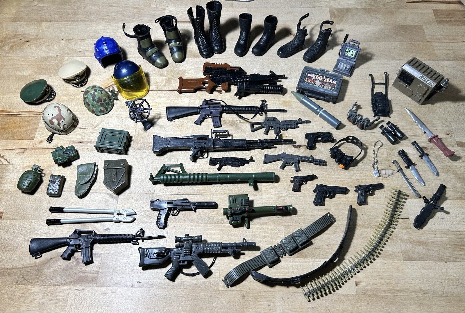 Vintage GI Joe Accessories Lot 51 Pieces Guns , Knives , Shoes , Hats & More