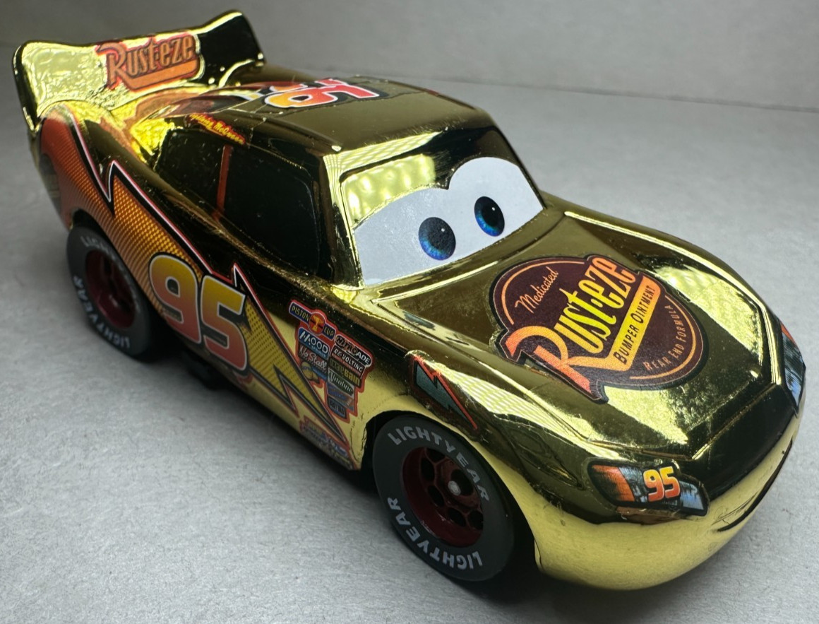 Disney Pixar Cars 3 Shining Gold Metallic Lightning McQueen Diecast 1:55 FC
