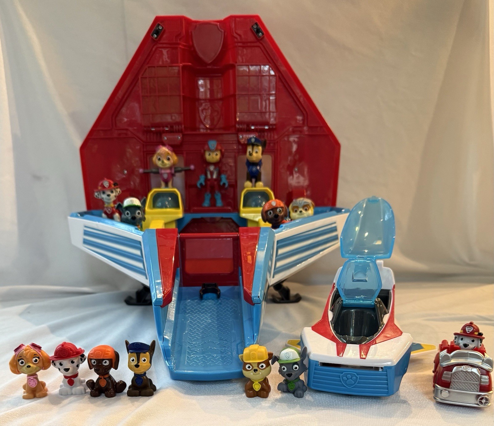 PAW Patrol Super Paws 2-in-1 Mighty Pups Jet Command Center + 13 Figurines