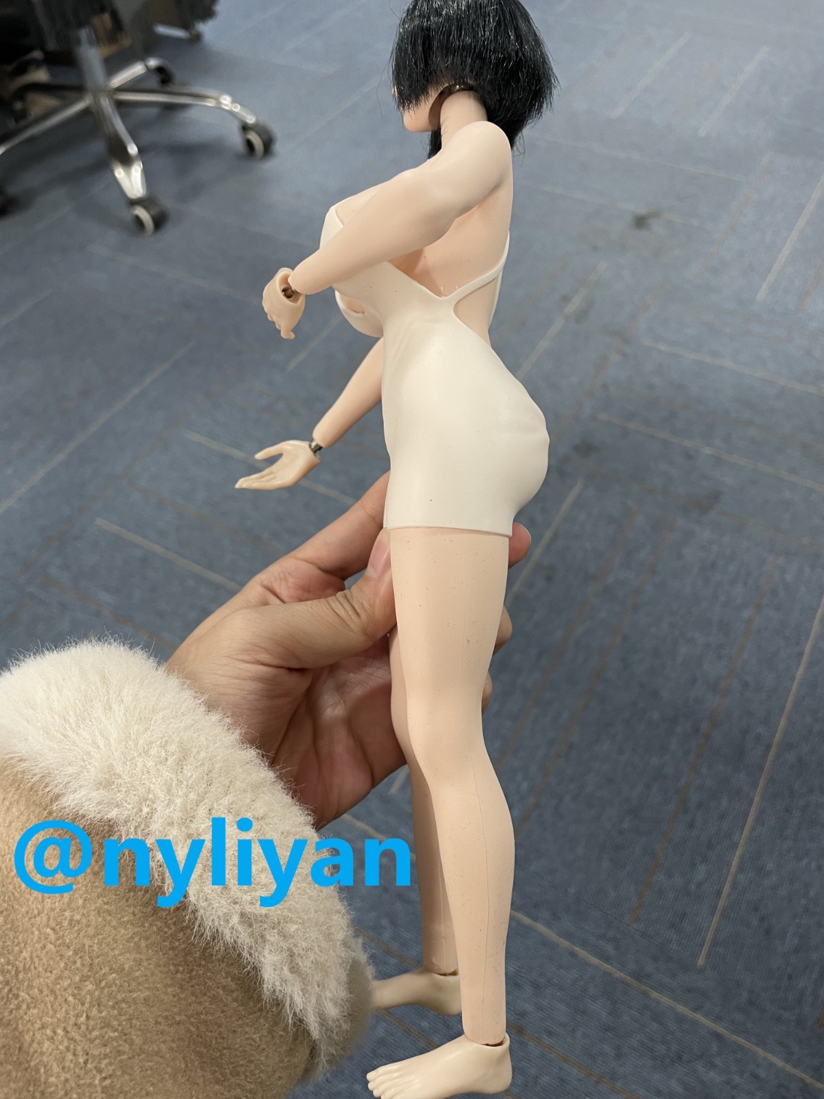 YM610B 1/6 Female Pale Large Bust Flexible Plump Girl Body Details 12 »Figure