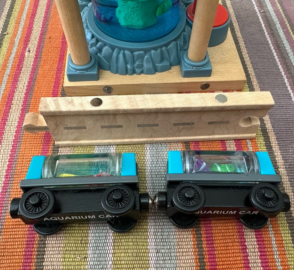 Learning Curve Wooden Thomas Train Sodor Aquarium & Clownfish Aquarium Cars!