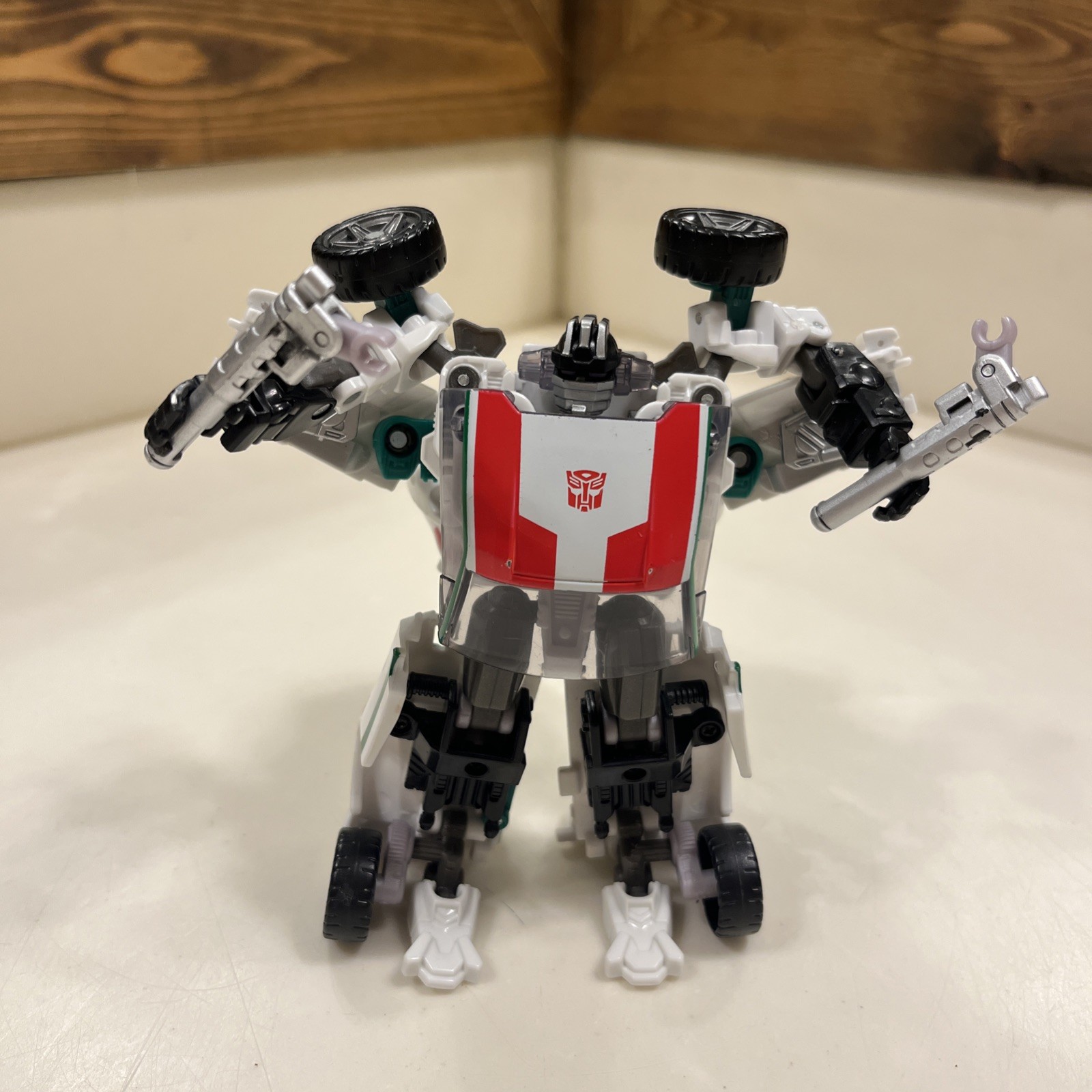 Transformers Generations Wheeljack Deluxe Class Autobot 2010