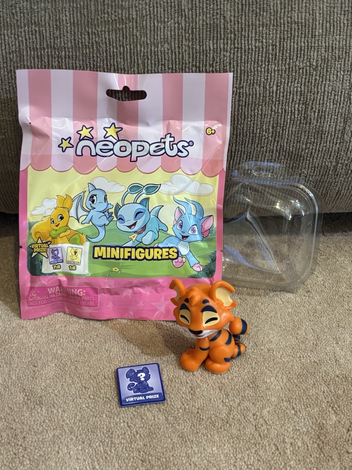 NEW – NEOPETS Minifigure Mystery Pack Figure – ORANGE KOUGRA With Code