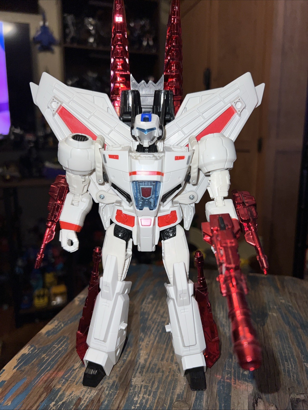 Transformers Generations Leader Class Jetfire figure from the « Thrilling 30 »