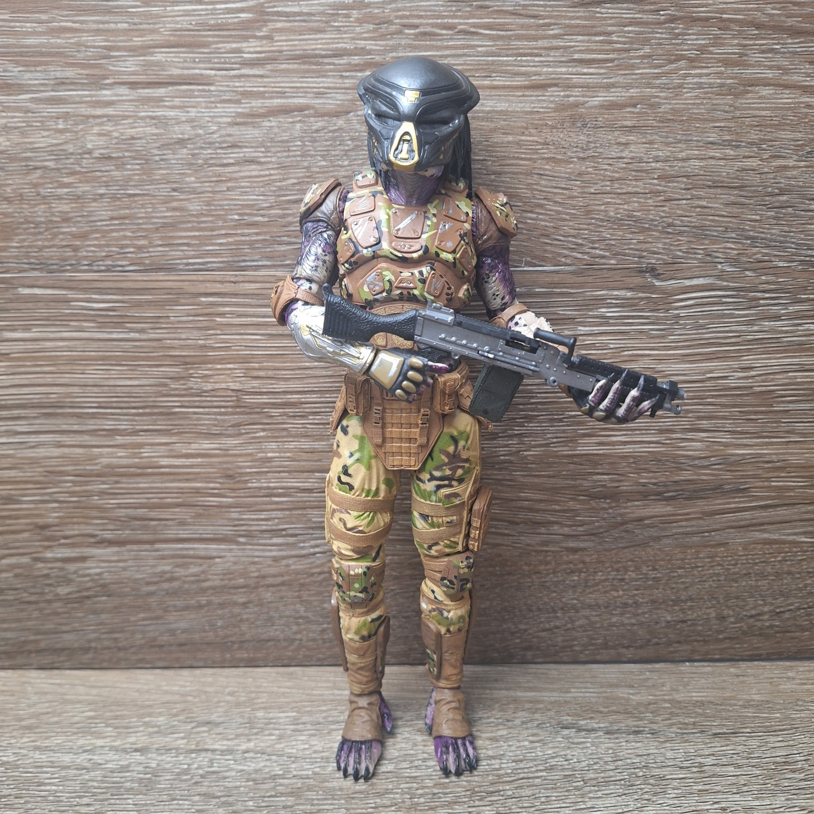 Neca ULTIMATE EMISSARY PREDATOR The Predator 2018 Movie 7&Prime; Figure