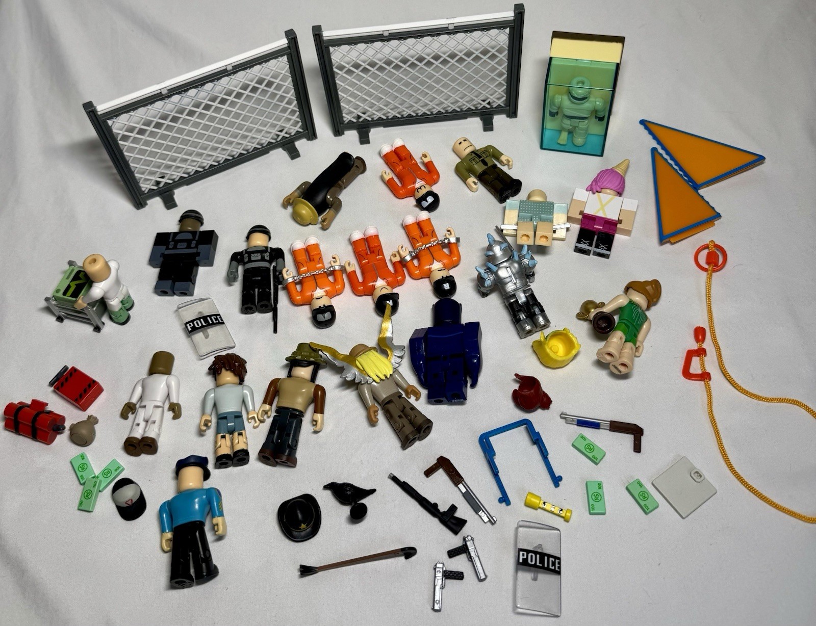 Roblox Jazwares Random Mixed Lot Of 20 Figures And Accessories Lot