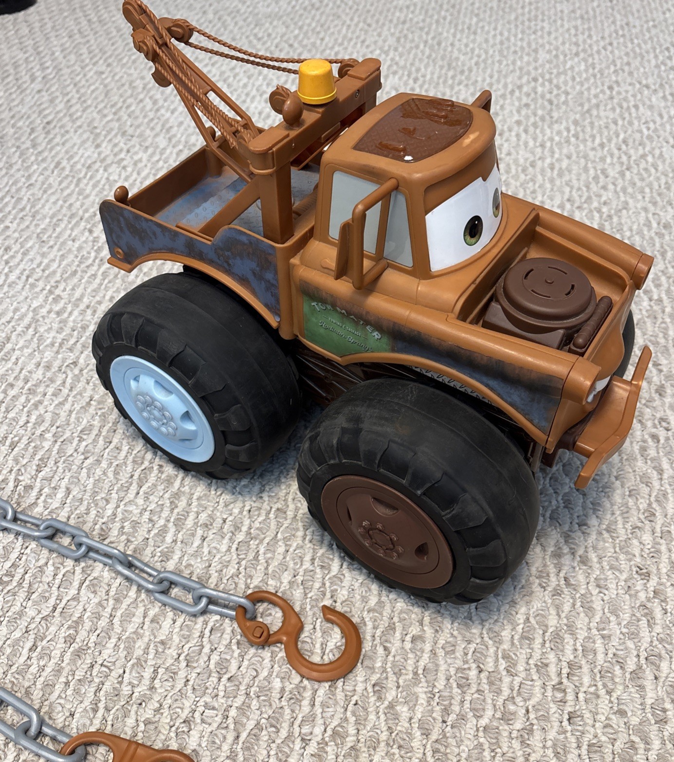 Large Tow Mater Talking Cars Push and Pull Truck Jakks WORKS, 2014 With Chain