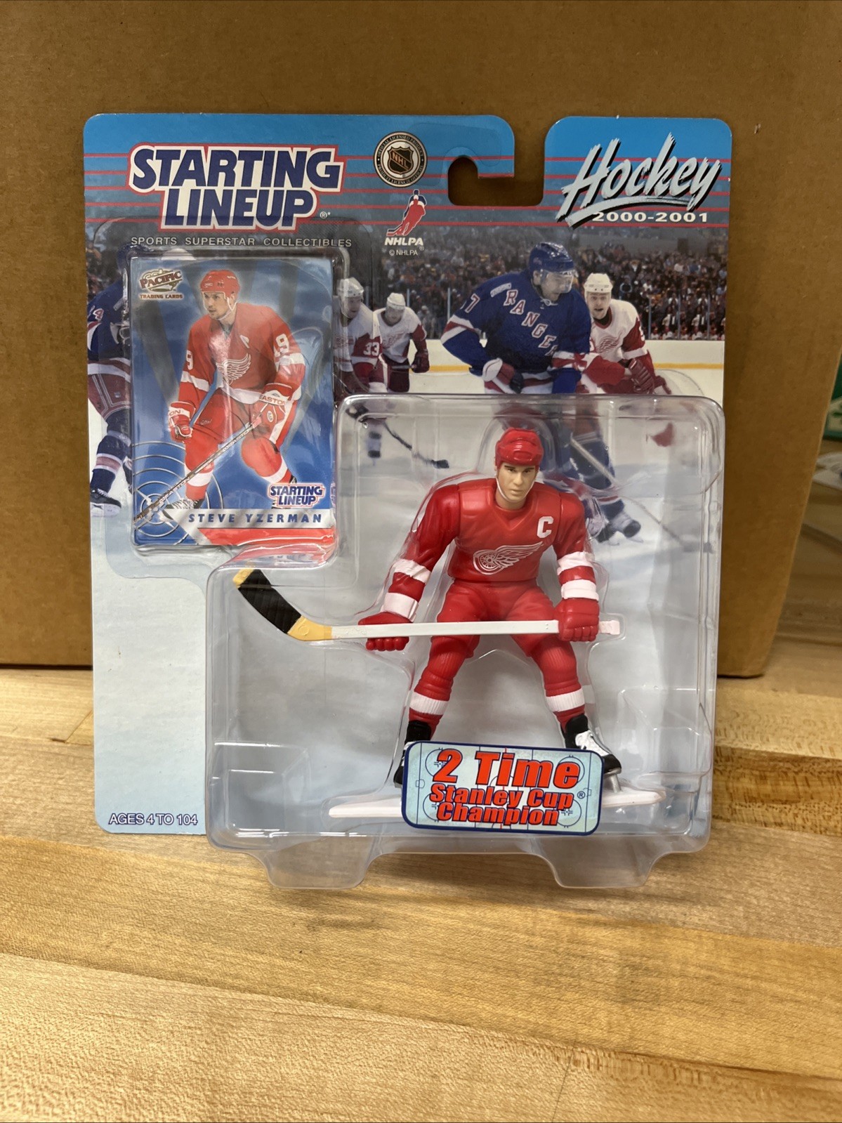 2000-01 Kenner Starting Lineup Hockey Steve Yzerman Detroit Red Wings. Box 312