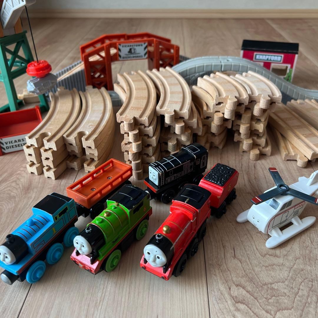 Thomas Wooden Railway Train Set James Percy Motorized Tracks Electric