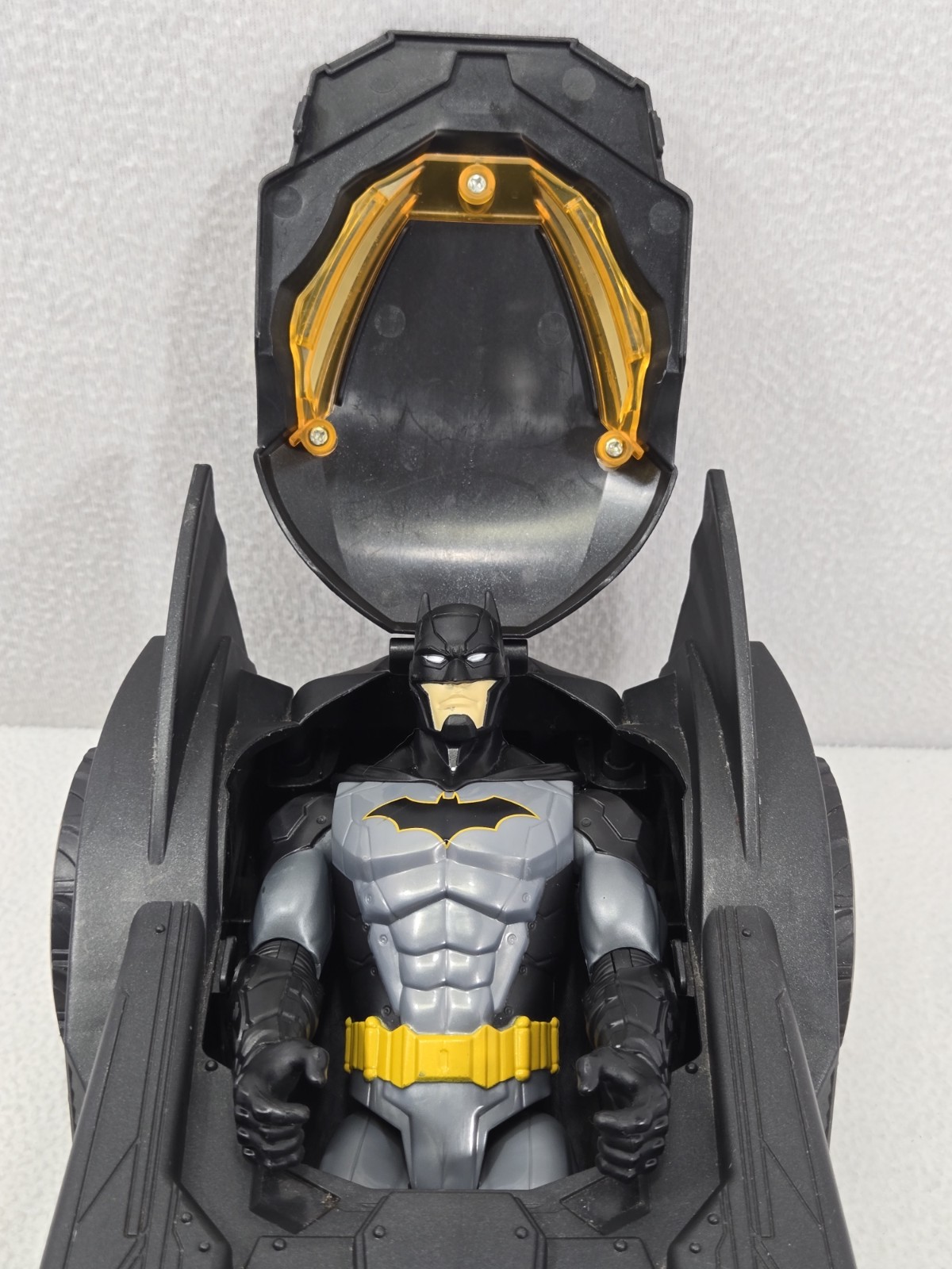 SpinMaster Batman Batmobile Toy Car 16’’ and 12’’ Batman Figure DC 00520AFS