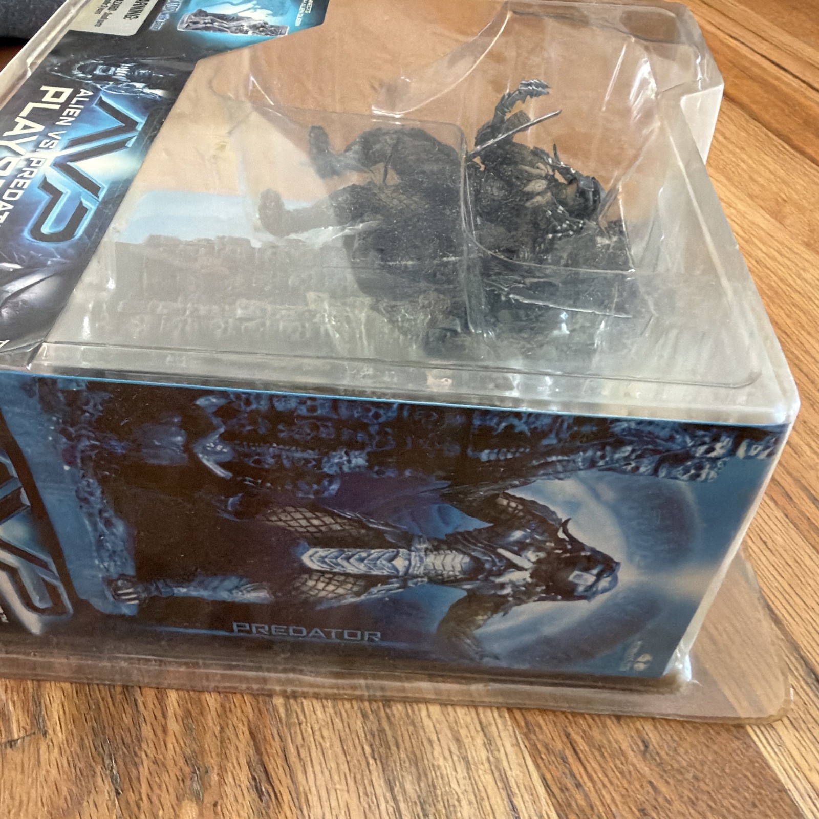 McFarlane Toy ALIEN vs PREDATOR Playset Action Figure set AVP 2005 with Base NEW