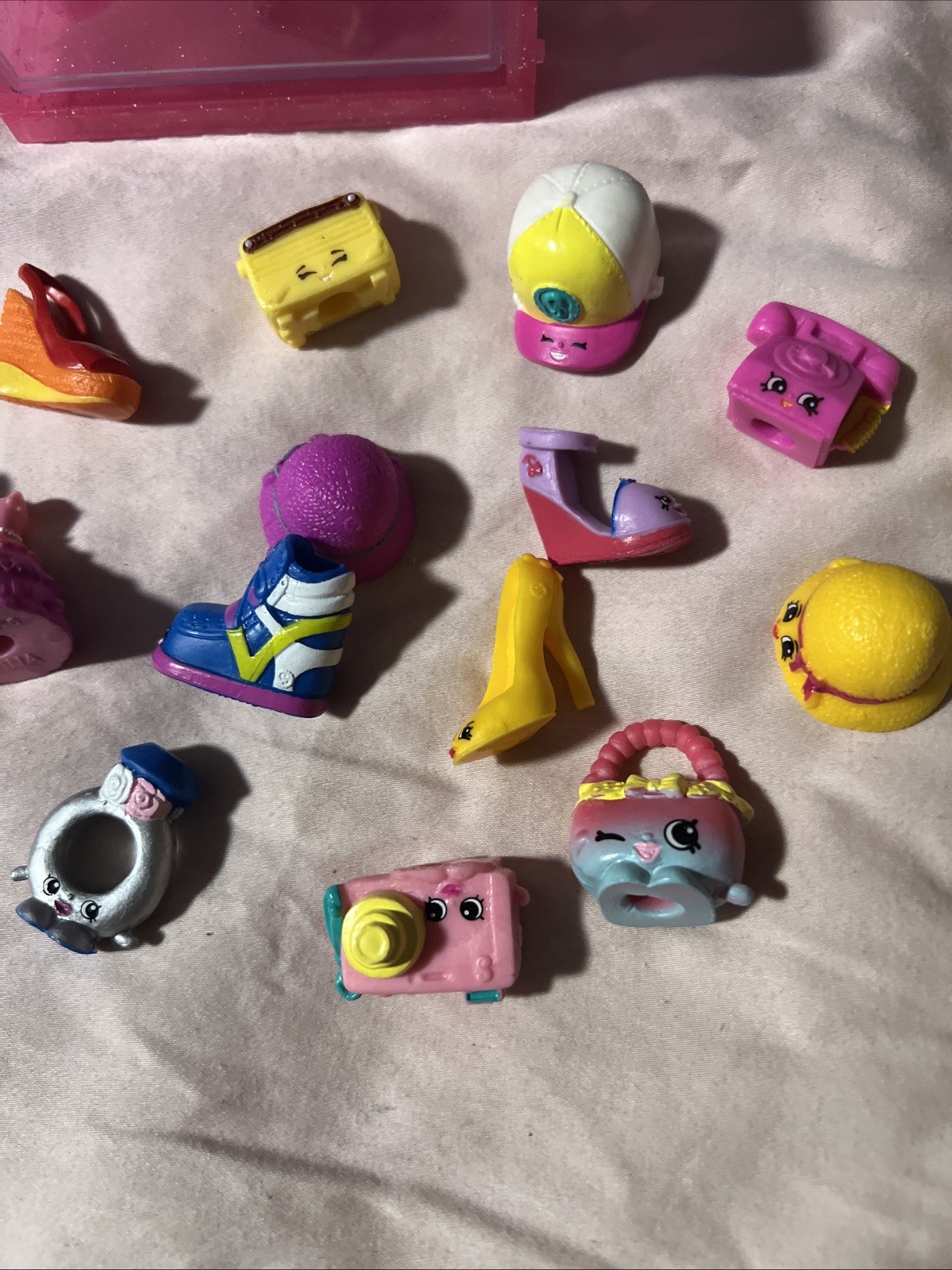 shopkins accessories, featuring different seasons and various accessories 18 Pcs
